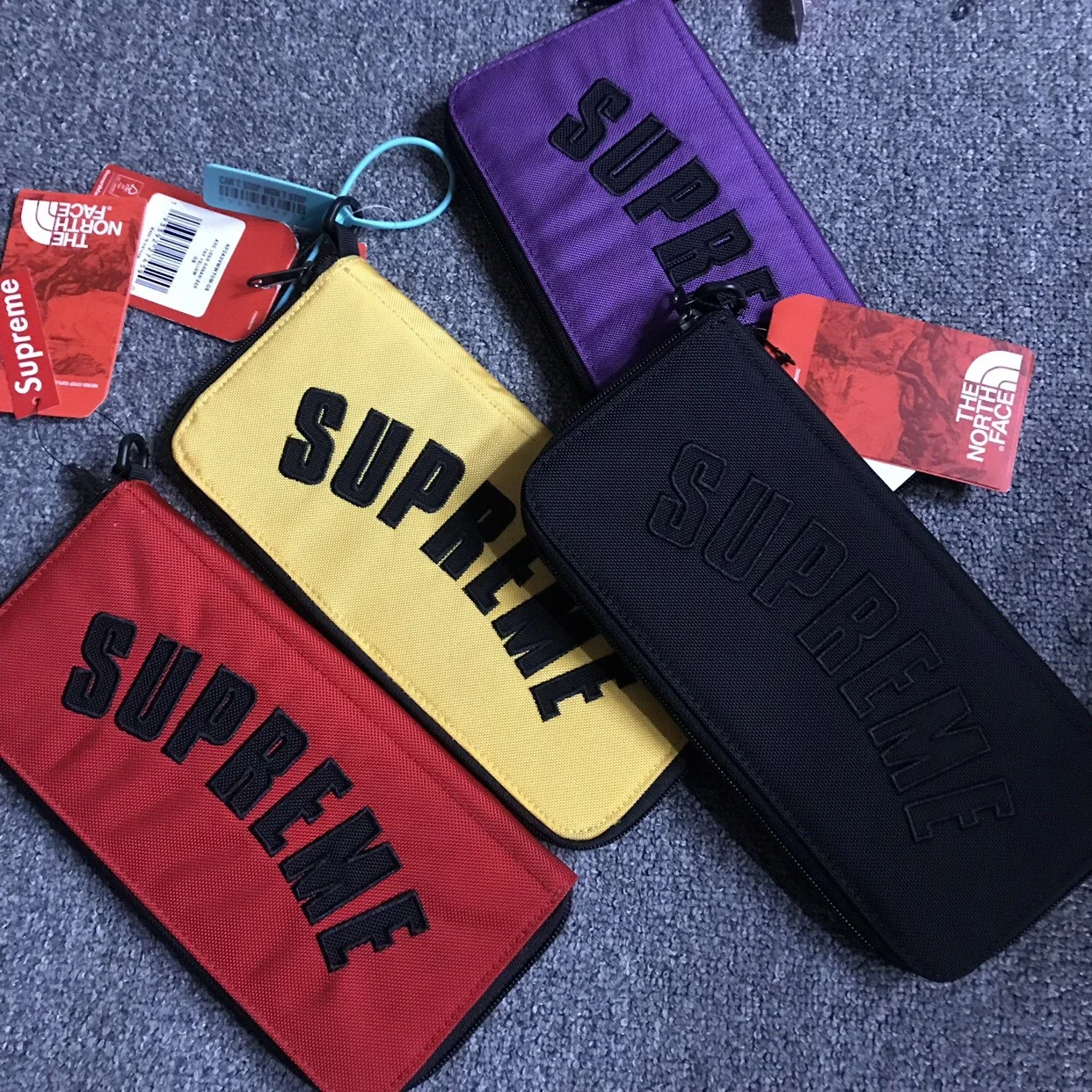 Supreme on sale tnf wallet