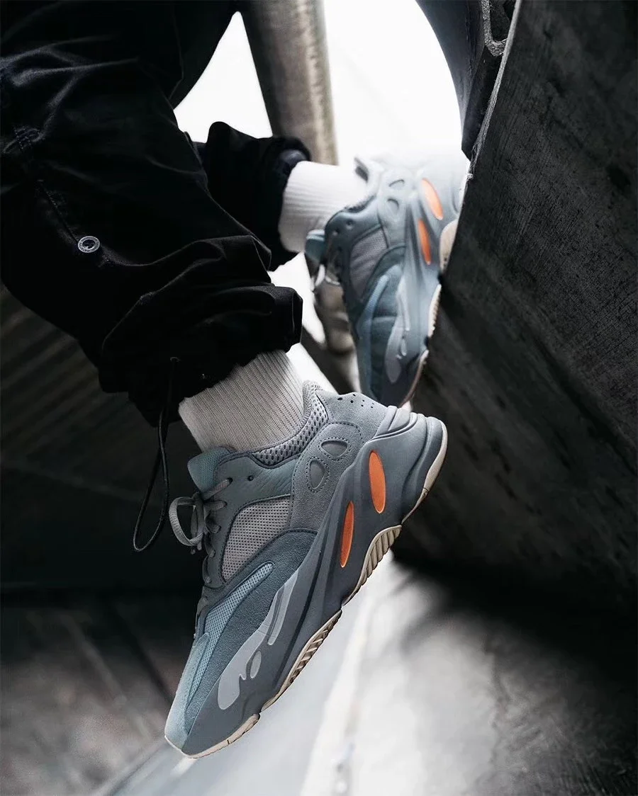 Yeezy Boost 700 “Inertia”惯性椰子700 冰蓝慢跑鞋