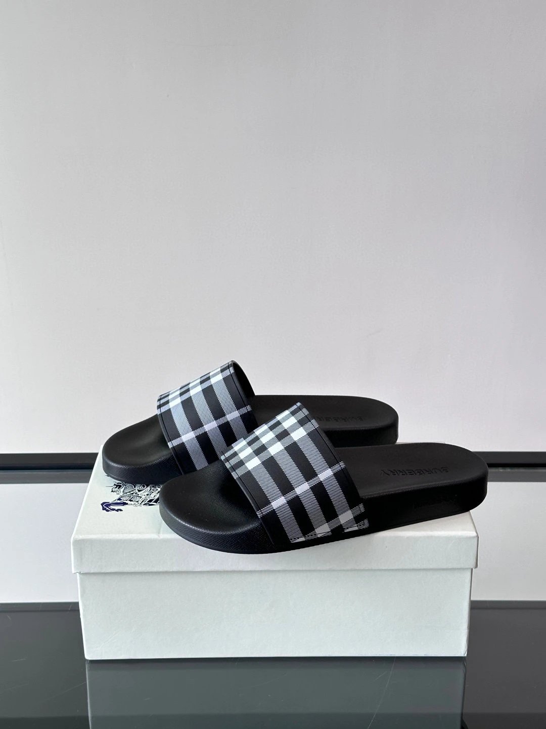 Burberry Men's Slippers 2025.3.20
