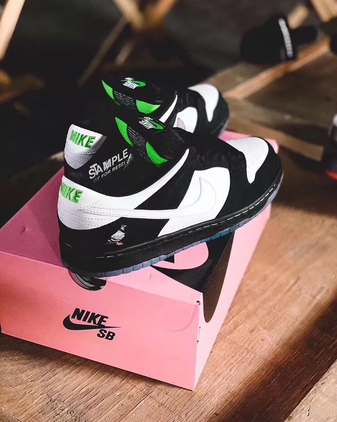 staple nike pigeon コラボ パンダ ぬいぐるみ Staple x Nike SB Dunk