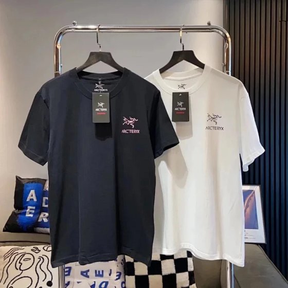Men's and women's loose large logo printed short sleeves are on the rise, a popular platform, produced by foreign trade factories, with first-class quality! Threaded collar, great design, super big brand feel ⚠️ higher version ⚠️ higher version ⚠️ 240g all cotton fabric versatile design with perfect and exquisite detail treatment 👍 Original fabric