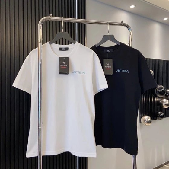 Round Neck Short-Sleeve T-Shirt with Large Back Print