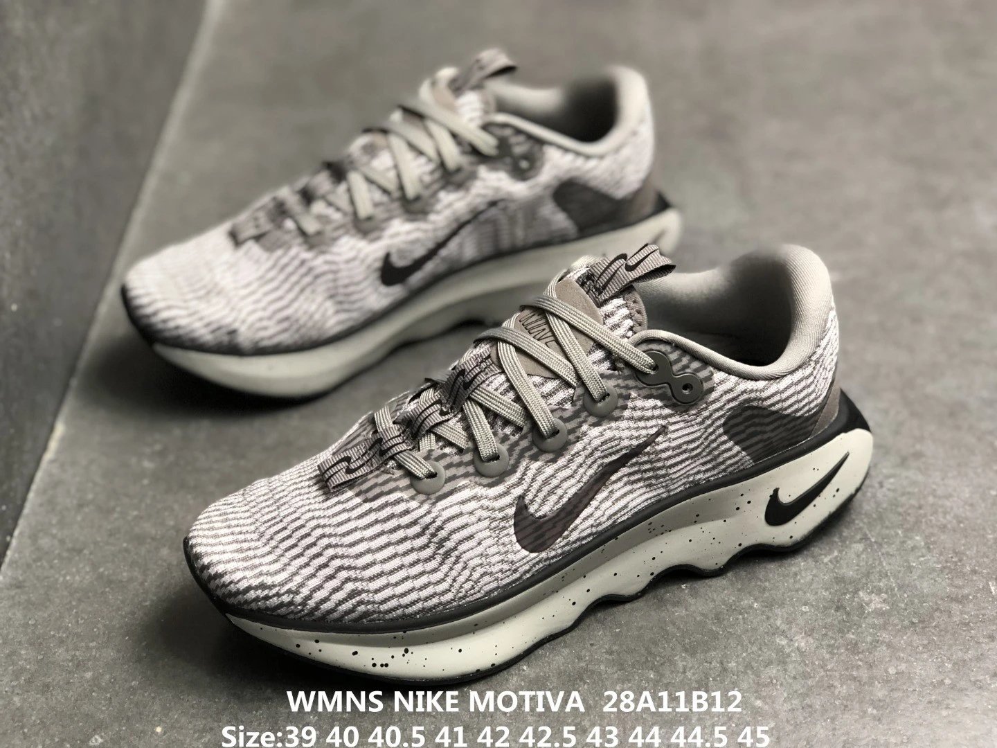 耐克  公司级 登月 波浪鞋 WMNS NIKE MOTIVA 货号：DV1237-002 低帮 运动休闲鞋 简约的鞋身轮廓，采用带有纹理的编织材料覆盖，兼顾轻量化和透气性/28A11B12