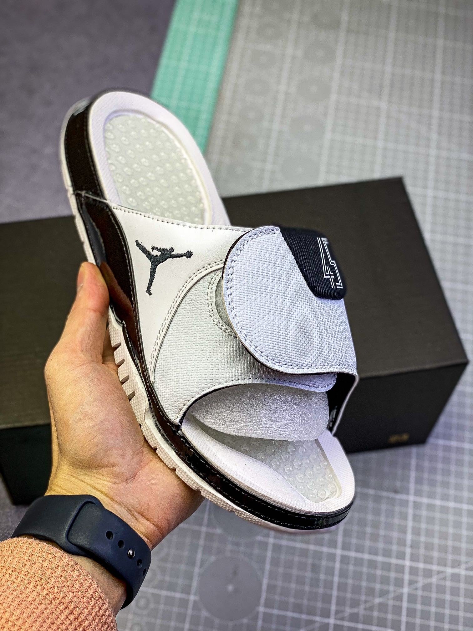 Air Jordan 11 Hydro AJ11 Fashion Velcro Slippers # Featuring a legendary shoe design with massage effect insoles for a soft and cushioned fit after the game AA1336-601