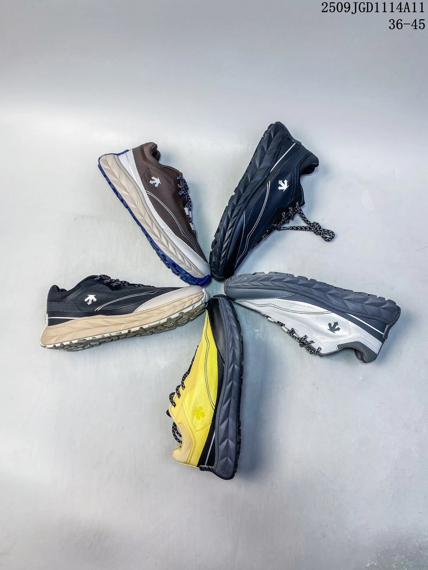 DESCENTE CHRON Retro Sports Casual Sneakers