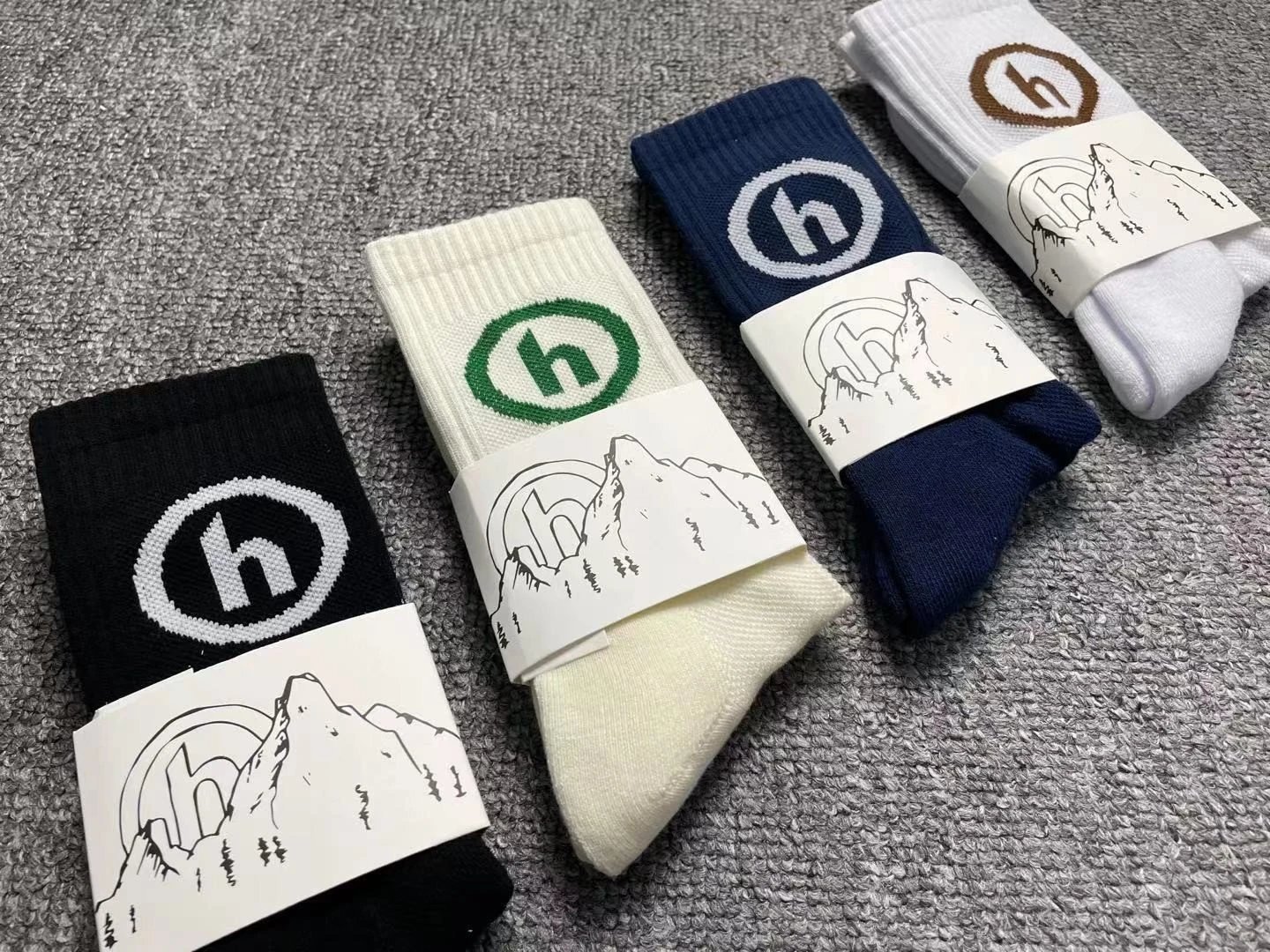Design HIDDEN EN Future New York Socks White / Green Socks - 2