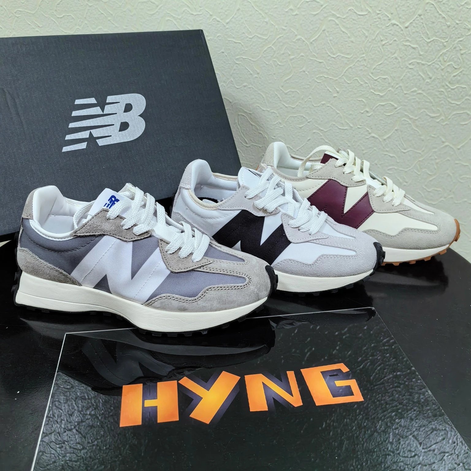 New Balance 327 Retro