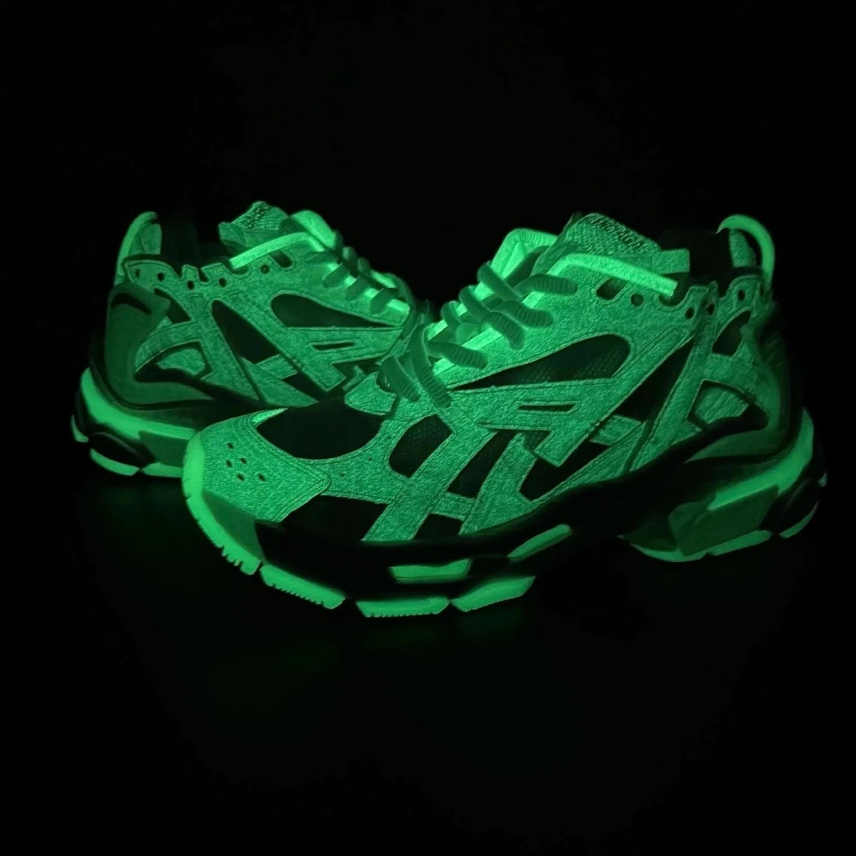 Runner 7.0 Night Light White