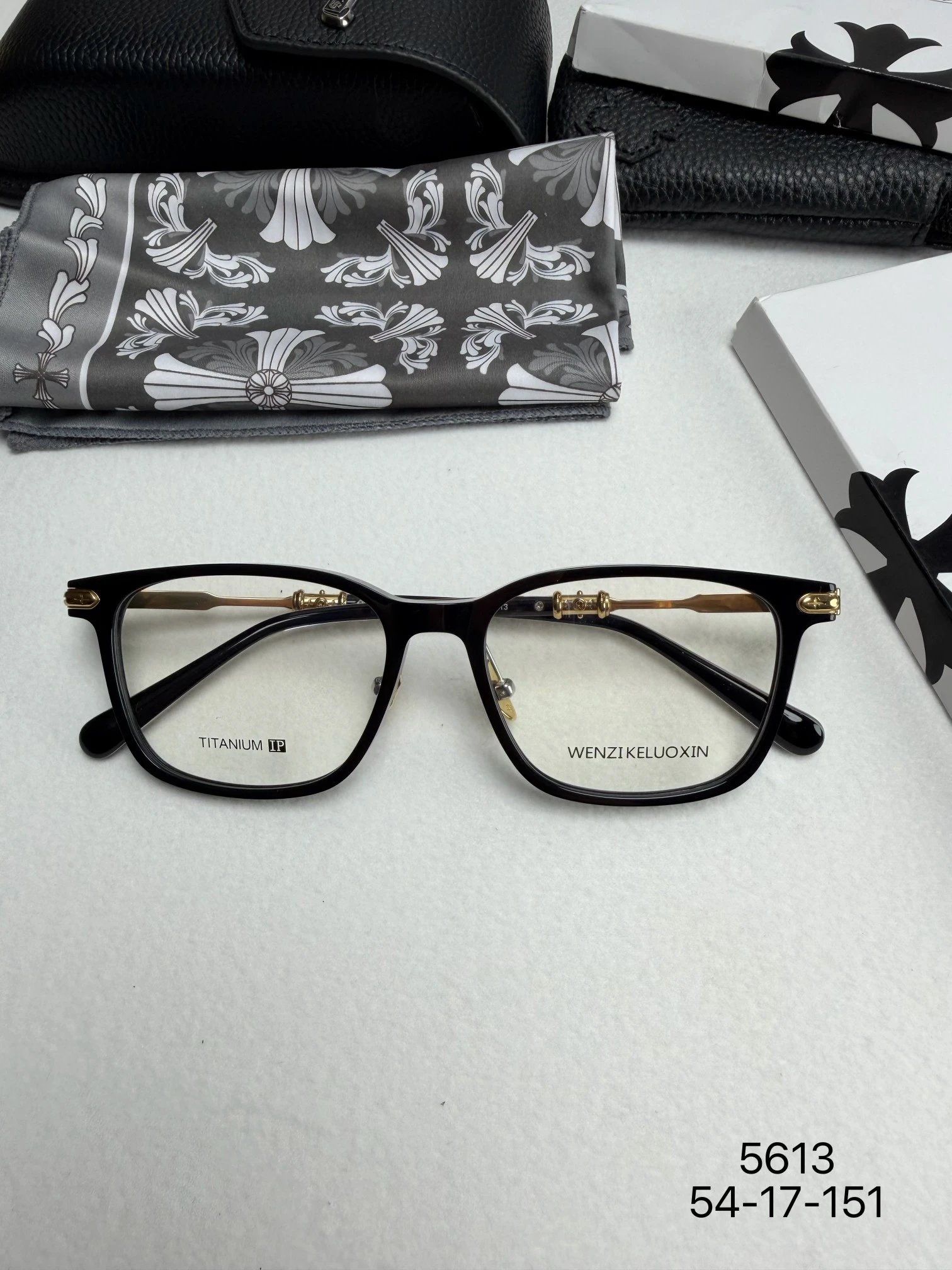 [Premium Proxy Purchase Quality] New Arrival: Chrome Hear Pure Titanium Square Frame with Acetate Temples, Elegant and Flattering for Both Men and Women CH5613 Size: Suitable Even for High Prescriptions 54-17-151 Eyeglass Frame