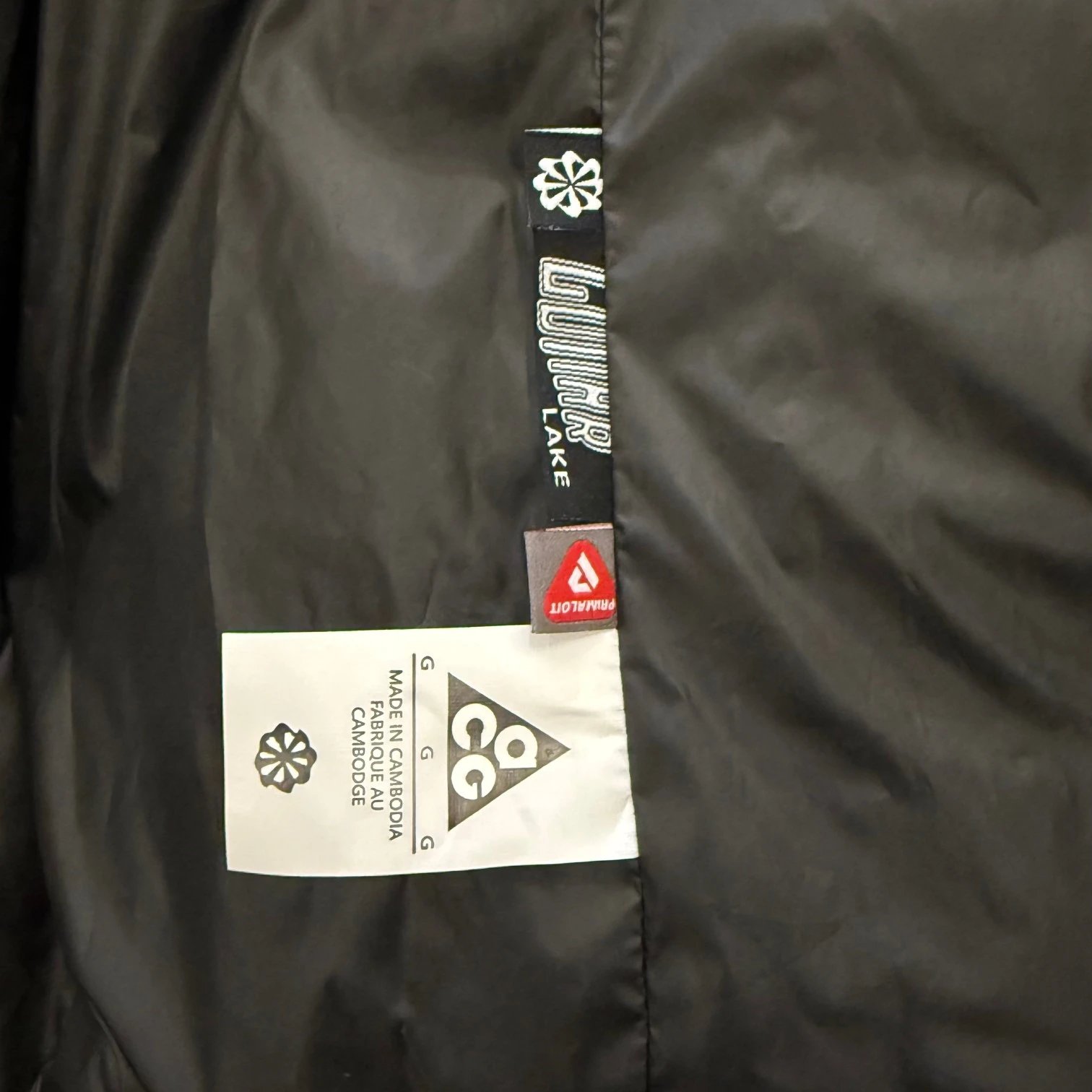 Nike ACG系列 Logo刺绣连帽面包棉服 冬季 男女同款

宝子们冬天怎么能少得了一件超酷的棉服呢Nike ACG系列Logo刺绣连帽面包棉服来啦男女同款超百搭

它填 8