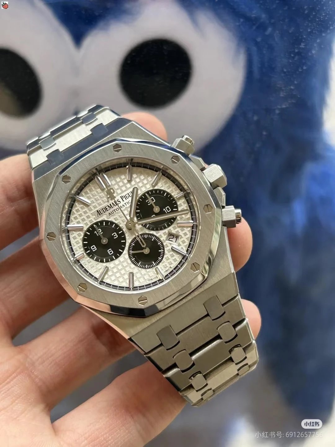 买表的必选项之一 白熊猫 A P皇家橡树 26331STOO1220ST03   这款可以说是能闭眼入的款式厚度仅11毫米正装休闲都能搭  经典的三 8