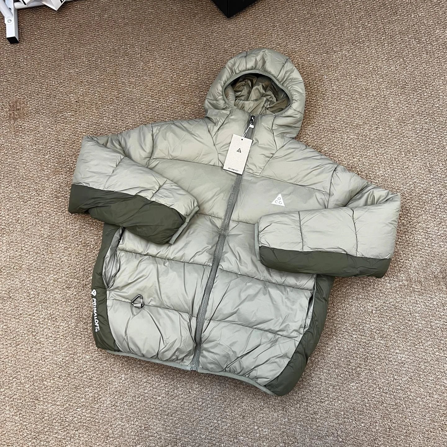 Nike ACG系列 Logo刺绣连帽面包棉服 冬季 男女同款

宝子们冬天怎么能少得了一件超酷的棉服呢Nike ACG系列Logo刺绣连帽面包棉服来啦男女同款超百搭

它填 13