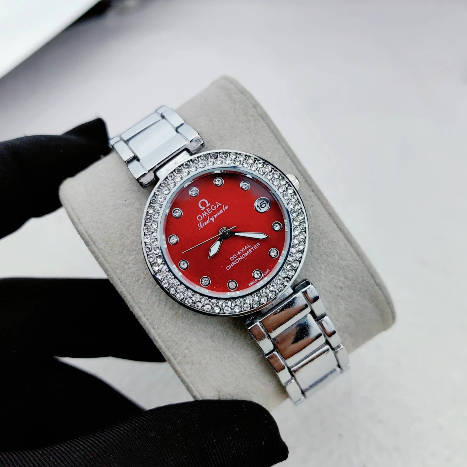 0MEGA欧米加 碟飞系列LADYMATIC 自动机芯 100米防水  瑞表 34mm 贝母色表盘 精钢表壳 精钢表带 2