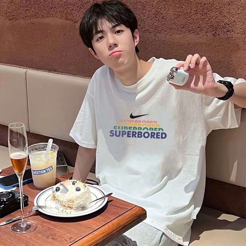   NIKE耐克夏季新款彩色印花短袖T恤男女同款ins小红书叫你搭配上身夏季新品首发版型宽松修饰脸型且舒适有型近年来深受欢迎的风格细节无敌大方又随性情侣闺蜜上身游刃有余
颜色黑