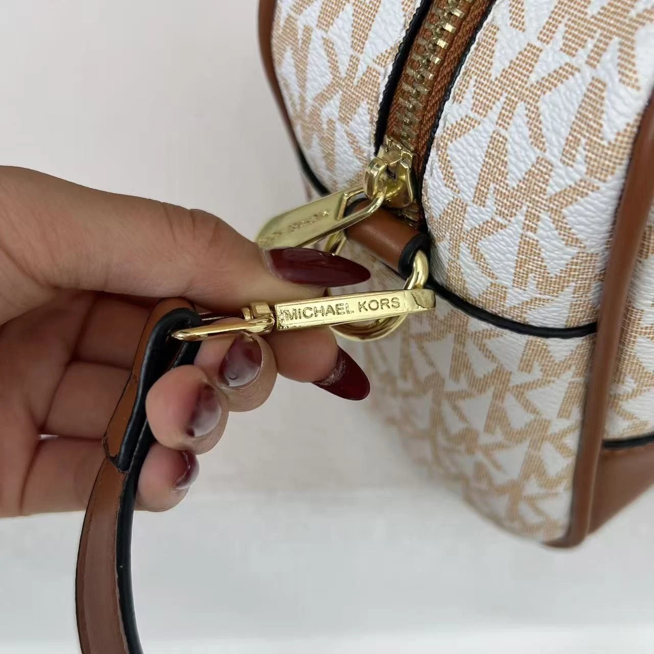M1CHAEL K0RS MandK Thompson 品牌印花签名Logo设计 涂层帆布 手提包 中号 女款 香草色 10