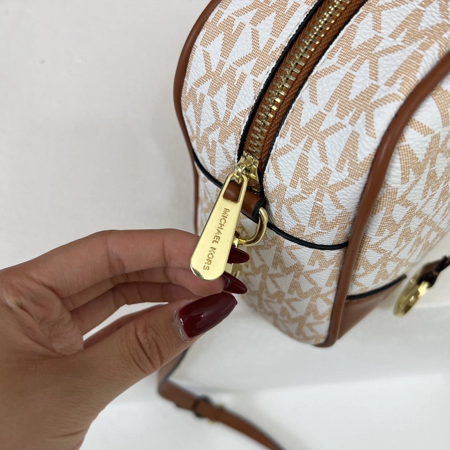 M1CHAEL K0RS MandK Thompson 品牌印花签名Logo设计 涂层帆布 手提包 中号 女款 香草色 12