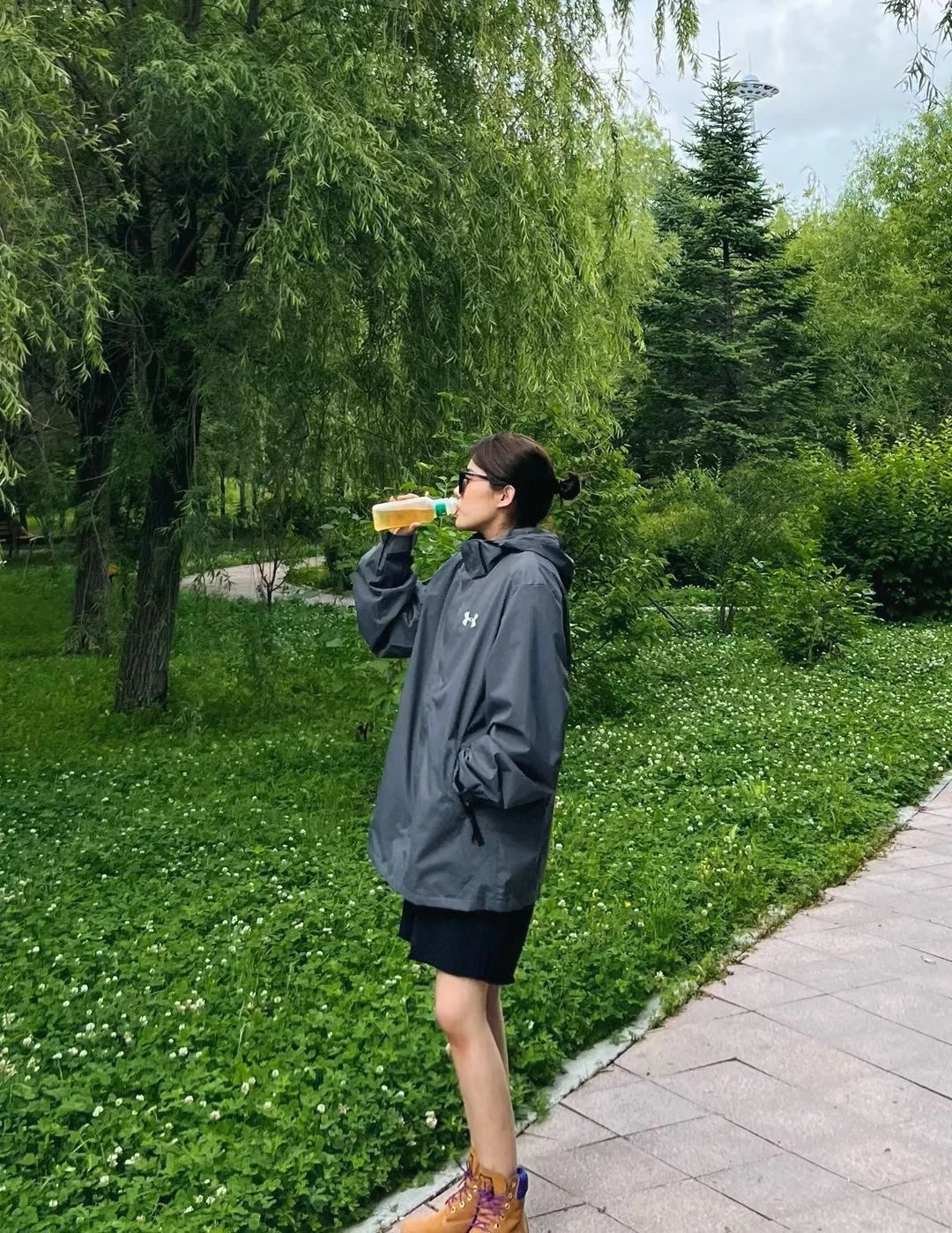 鲸选开衫篇原标吊牌系列美式连帽户外运动软壳防风外套 
经典款 可拆卸帽子 情侣款休闲运动防水冲锋衣 防水级别达到荷叶水珠滚 8