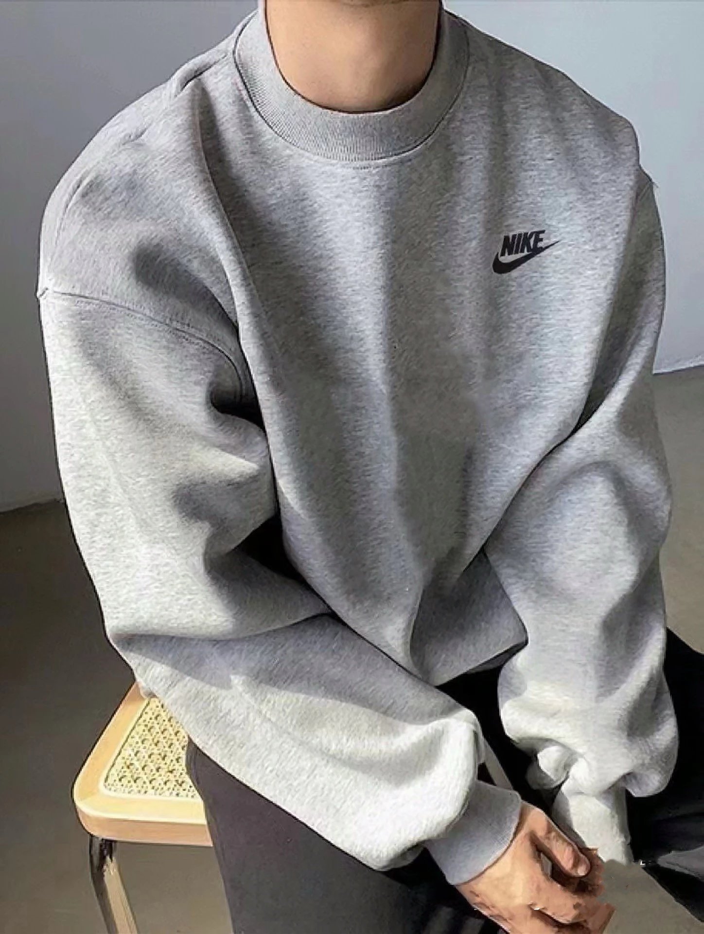 经典款印花宽松圆领套头卫衣情侣款小红书 ins 爆火 男女上身效果都超级nice
采