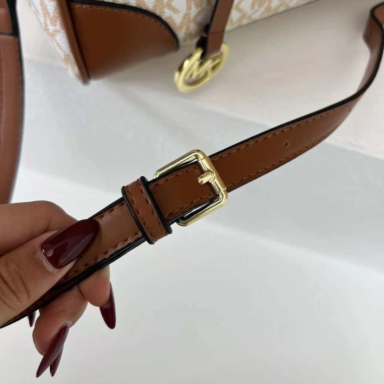 M1CHAEL K0RS MandK Thompson 品牌印花签名Logo设计 涂层帆布 手提包 中号 女款 香草色 11