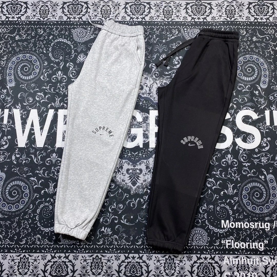 供85
耐克NikeSupreme潮流前卫最强联名束脚加绒卫裤
男女同款 情侣款 银狐绒冬日必备
复古男女同款 情侣款 ins爆款
立体剪裁版型 适合各种身材 完美修饰腿型 纯棉面料复合进口银狐绒