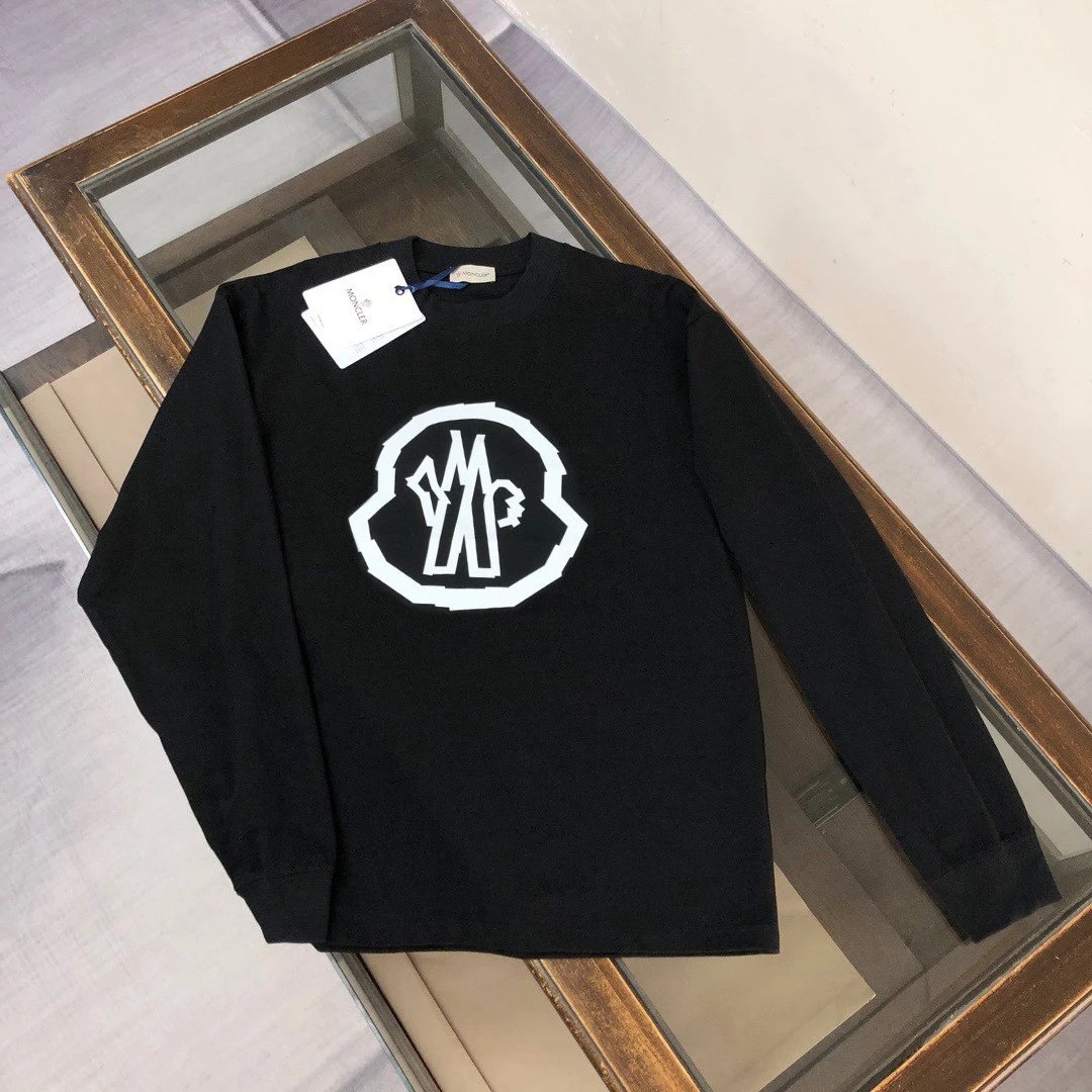 早秋最新款经典时尚轻薄长袖卫衣单穿叠穿都
OS宽松版型彰显品牌辨识度极简风格设计中透露出高级百搭的气质精选280克纯棉水洗面料舒适性与透气性兼优柔