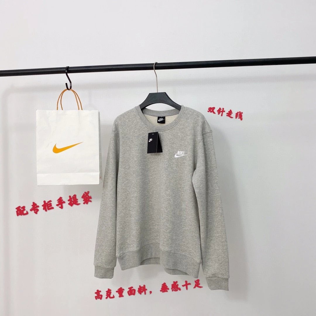 NK圆领卫衣小红书已爆常青经典款不要怕胖随便穿 超极宽松版型 简直百搭王任何身材 穿上非常有层次 料子应季质感很强  
宽领口设计让您与众不同 更独特 男女同款
淘宝各大网站销量