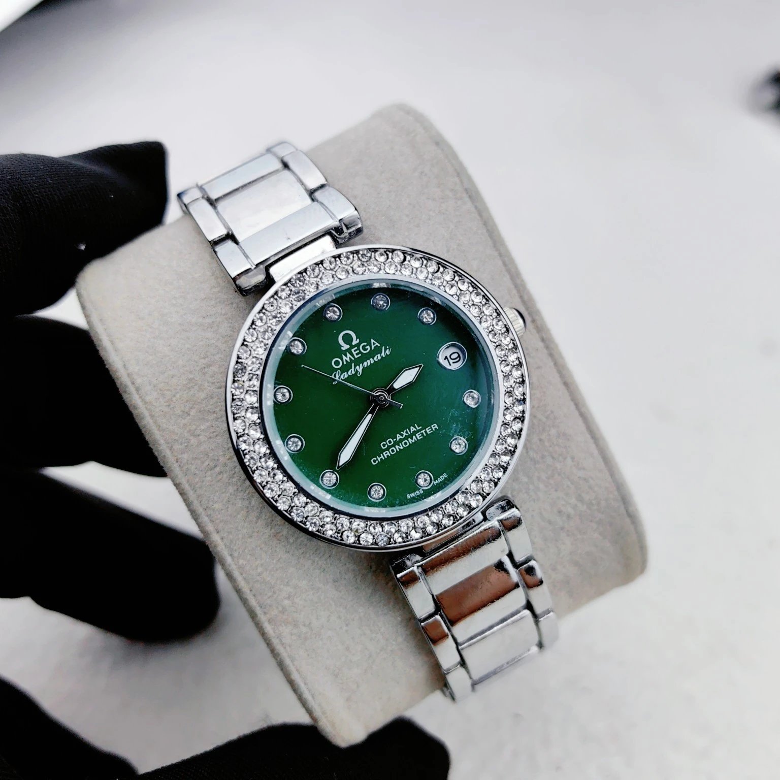 0MEGA欧米加 碟飞系列LADYMATIC 自动机芯 100米防水  瑞表 34mm 贝母色表盘 精钢表壳 精钢表带 4