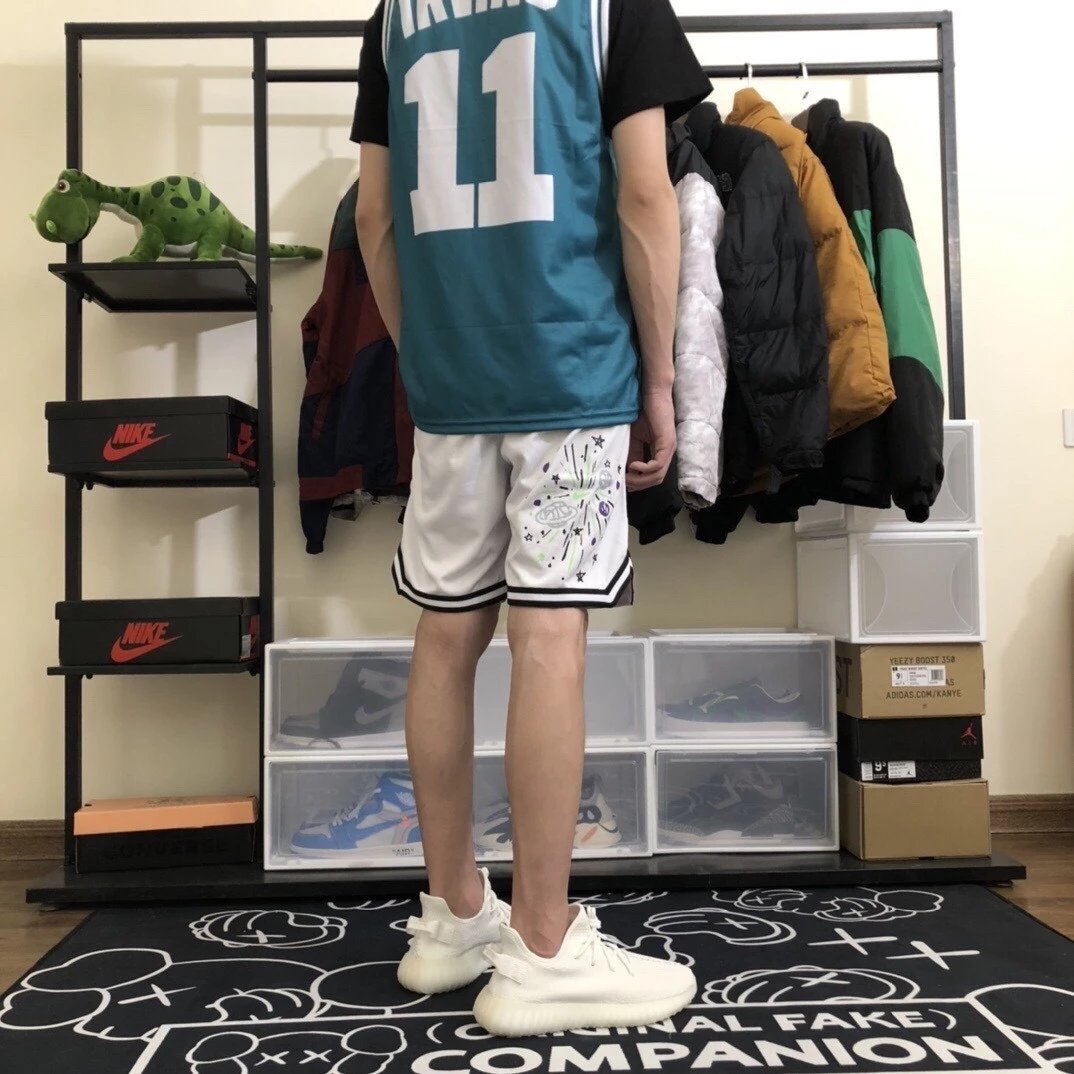 nk 环保地球新款图案篮球之星涂鸦速干短裤  货号CW4816 CW7389

专柜原单质量 买过都说好

定制速干面料 赛场畅享干爽舒适 
裤脚搭配 8