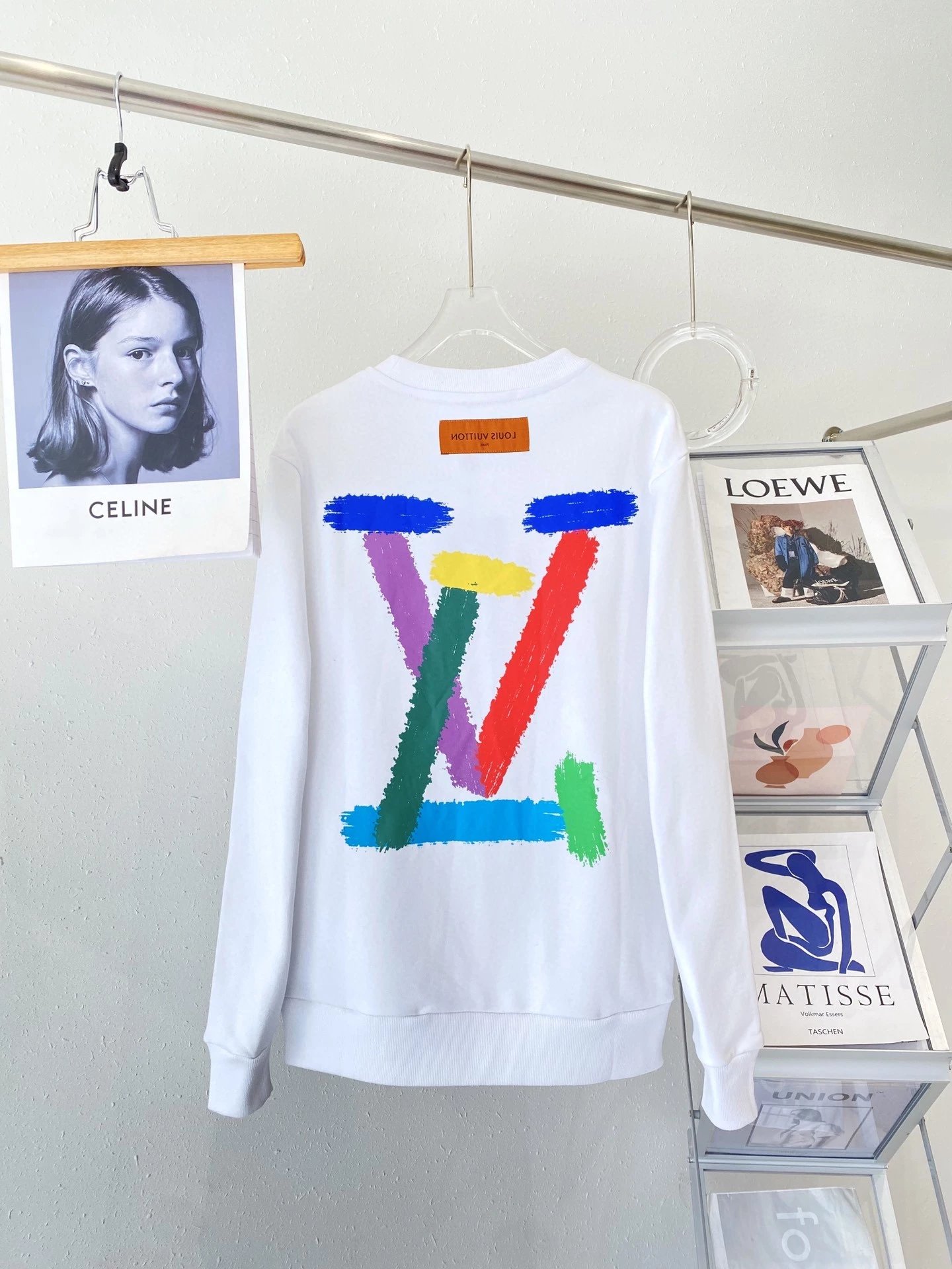 新款推荐绿牌秋冬彩色粉笔印花卫衣 情侣款
数码印花工艺大面积彩色涂鸦 闪闪夺目 
超级简约的设计 大气高级 情侣款
纯棉毛圈面料舒适柔软