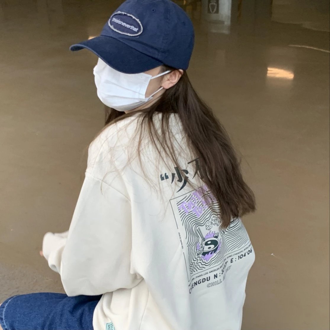 LN21ss少不入川秋季圆领卫衣打底衫高品质毛圈面料厚实有弹性最具性价比进口环保印花简约不失单调走线平整男女同款不挑身材
颜色黑色  米色
