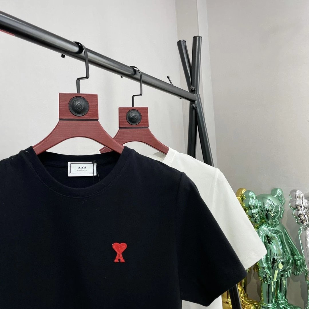 高品质 Ami Paris刺绣小红心爱心短袖T恤  Ami小刺绣爱心短袖T恤高品质随意对比
 购入原版开模打造全套定制辅料细节决定成败

 颜色 4