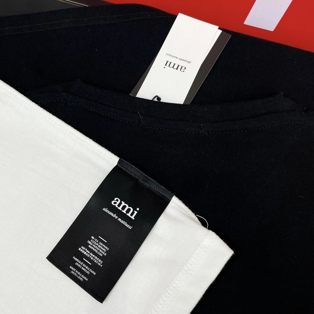 高品质 Ami Paris刺绣小红心爱心短袖T恤  Ami小刺绣爱心短袖T恤高品质随意对比
 购入原版开模打造全套定制辅料细节决定成败

 颜色 8