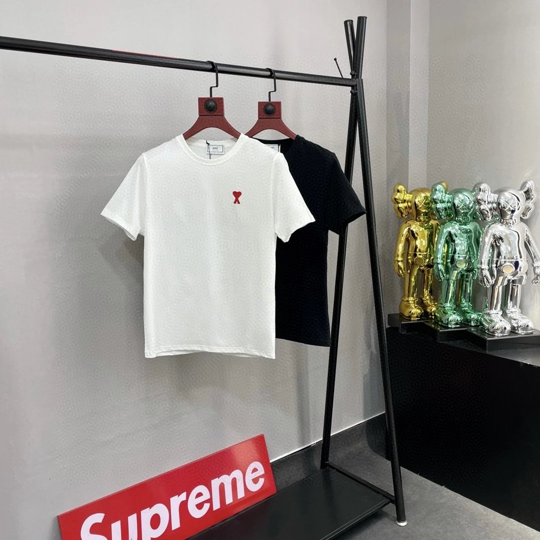 High quality Ami Paris Embroidered Heart Heart Heart Short sleeved T-shirt Ami Embroidered Heart Short sleeved T-shirt High quality, easy to compare