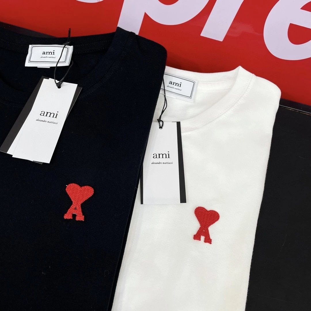 高品质 Ami Paris刺绣小红心爱心短袖T恤  Ami小刺绣爱心短袖T恤高品质随意对比
 购入原版开模打造全套定制辅料细节决定成败

 颜色 6