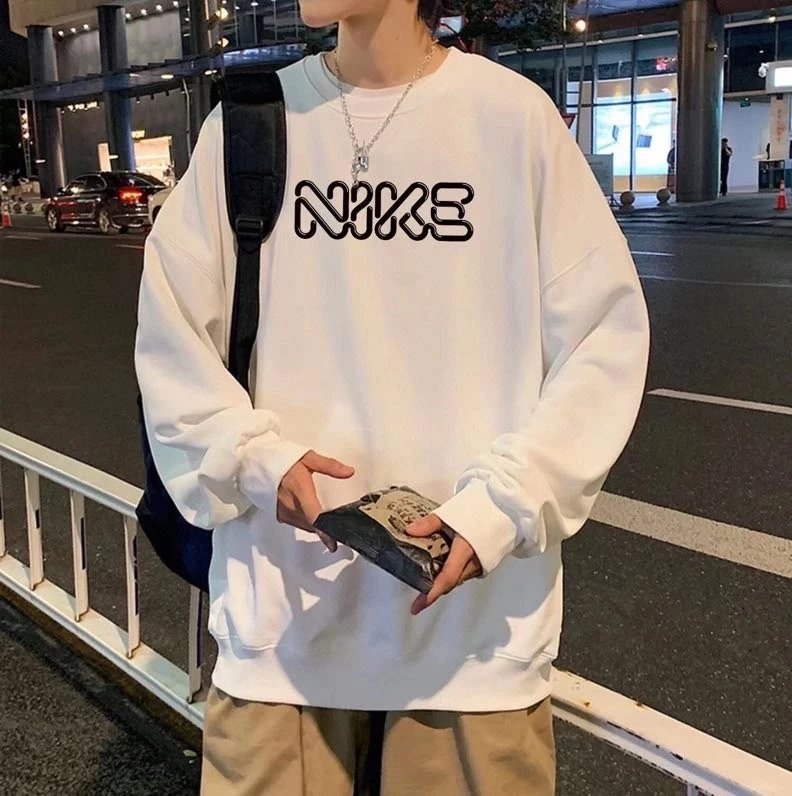 NIKE 纯棉毛圈原标吊牌关于面料采用300卫衣手感细腻柔滑更符合人体穿着舒适度的选择上身就是一种享受
和皮肤更加亲密气候干燥时拒绝静电柔软面料透气舒适随性自在
关于版型 9