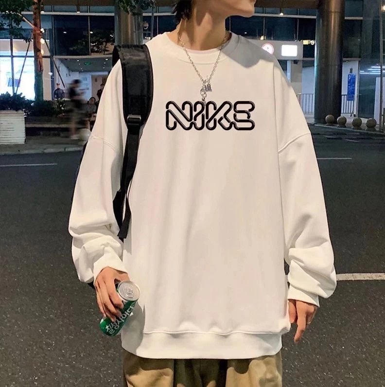 NIKE 纯棉毛圈原标吊牌关于面料采用300卫衣手感细腻柔滑更符合人体穿着舒适度的选择上身就是一种享受
和皮肤更加亲密气候干燥时拒绝静电柔软面料透气舒适随性自在
关于版型 3