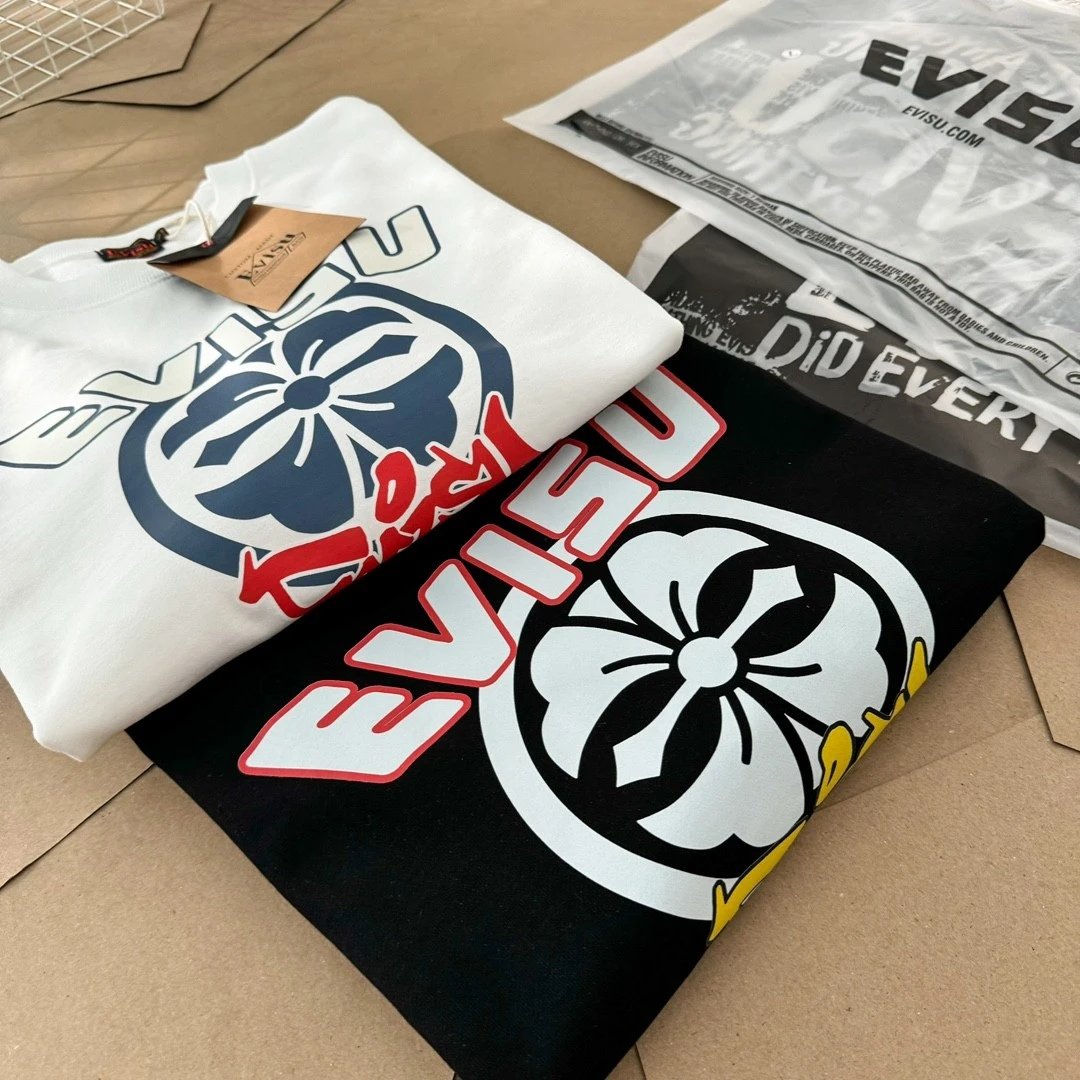 EVISU福神2024新款中间字母樱花圆圈情侣款圆领卫衣 重磅专柜最新款走一波绝对私房牛货440g高克重纯棉毛圈面料材质厚重感十足

原版 3