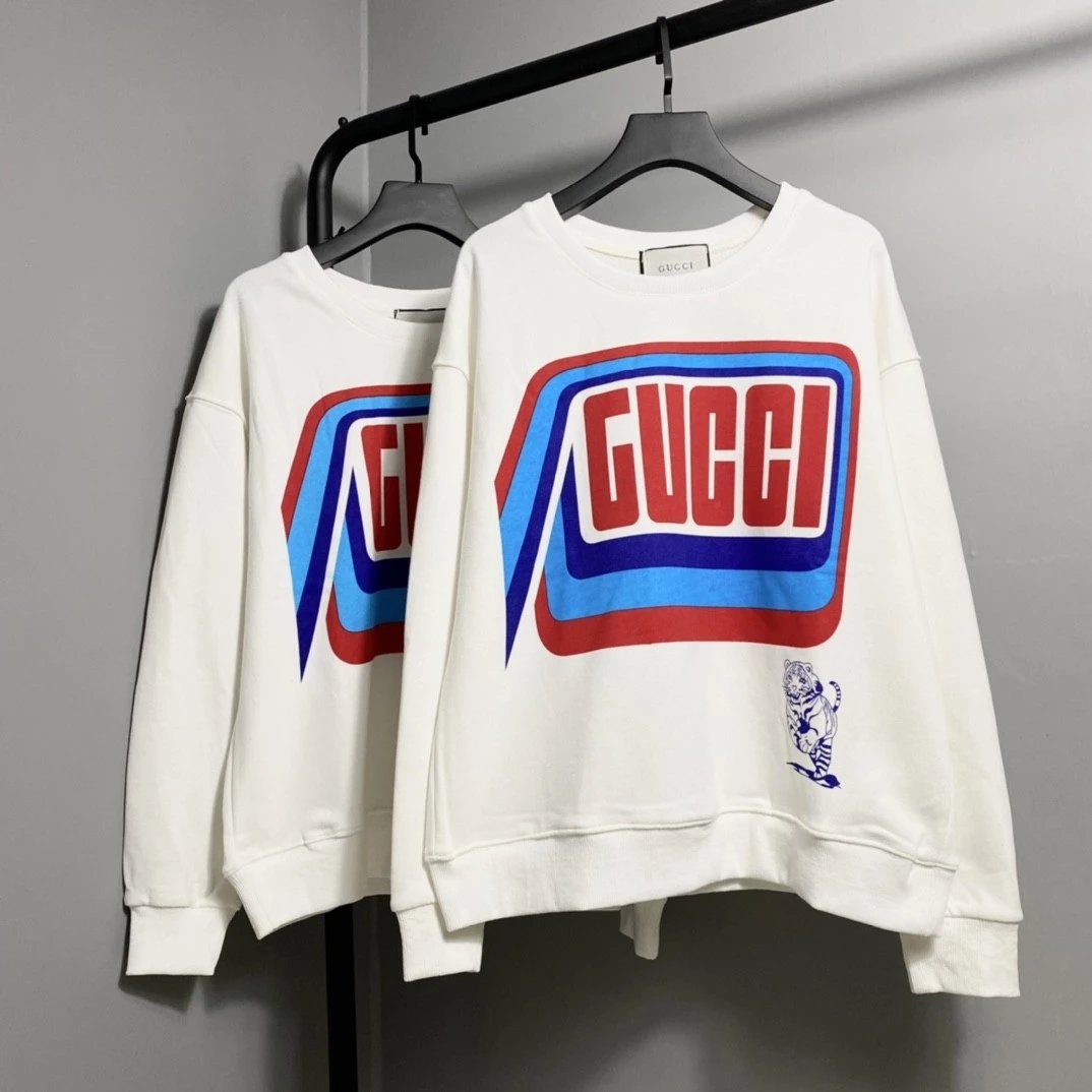 g家字母老虎卫衣高街板正轻奢采用进口水印印花280g纯棉面料
做到专柜质感百分百纯棉毛圈
高冷而不失优雅 