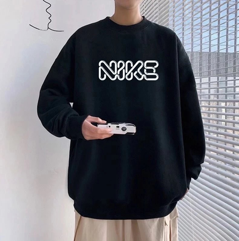 NIKE 纯棉毛圈原标吊牌关于面料采用300卫衣手感细腻柔滑更符合人体穿着舒适度的选择上身就是一种享受
和皮肤更加亲密气候干燥时拒绝静电柔软面料透气舒适随性自在
关于版型 10