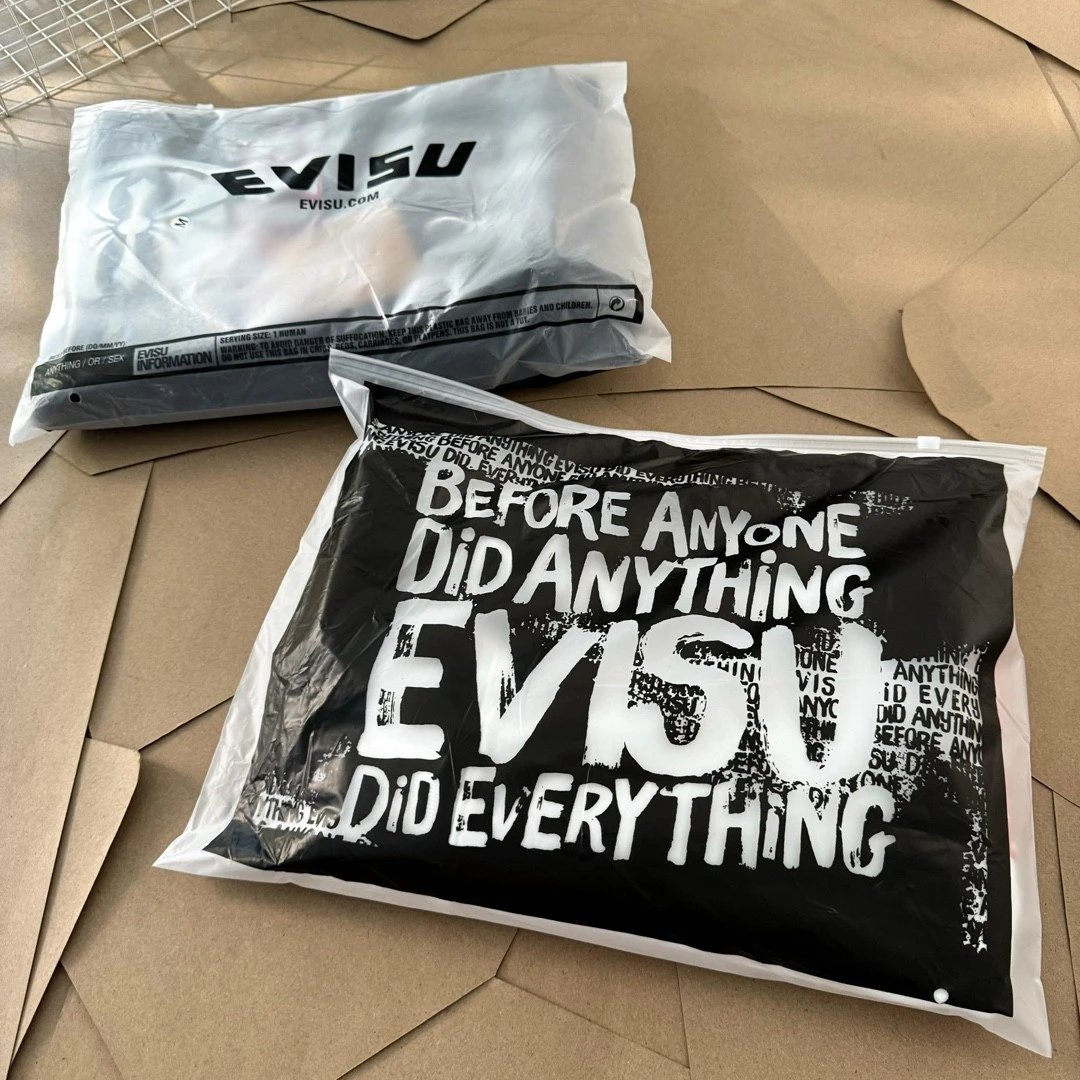 EVISU福神2024新款中间字母樱花圆圈情侣款圆领卫衣 重磅专柜最新款走一波绝对私房牛货440g高克重纯棉毛圈面料材质厚重感十足

原版 7