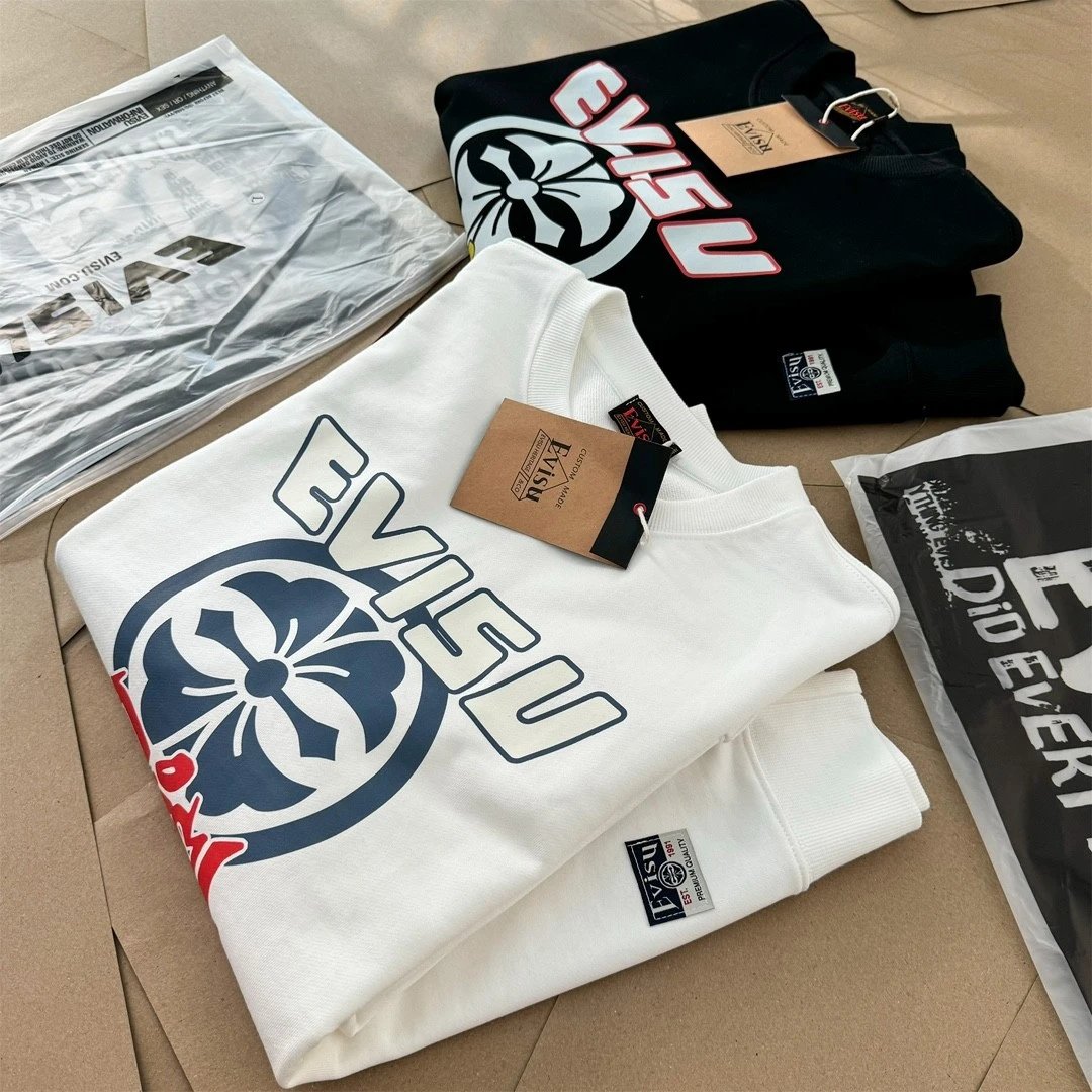 EVISU福神2024新款中间字母樱花圆圈情侣款圆领卫衣 重磅专柜最新款走一波绝对私房牛货440g高克重纯棉毛圈面料材质厚重感十足

原版 4