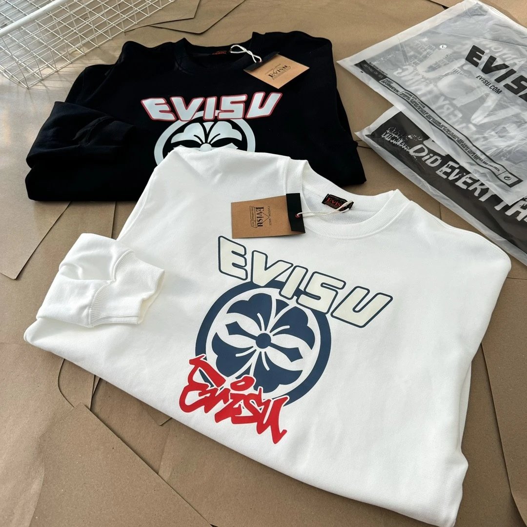 EVISU福神2024新款中间字母樱花圆圈情侣款圆领卫衣 重磅专柜最新款走一波绝对私房牛货440g高克重纯棉毛圈面料材质厚重感十足

原版 9