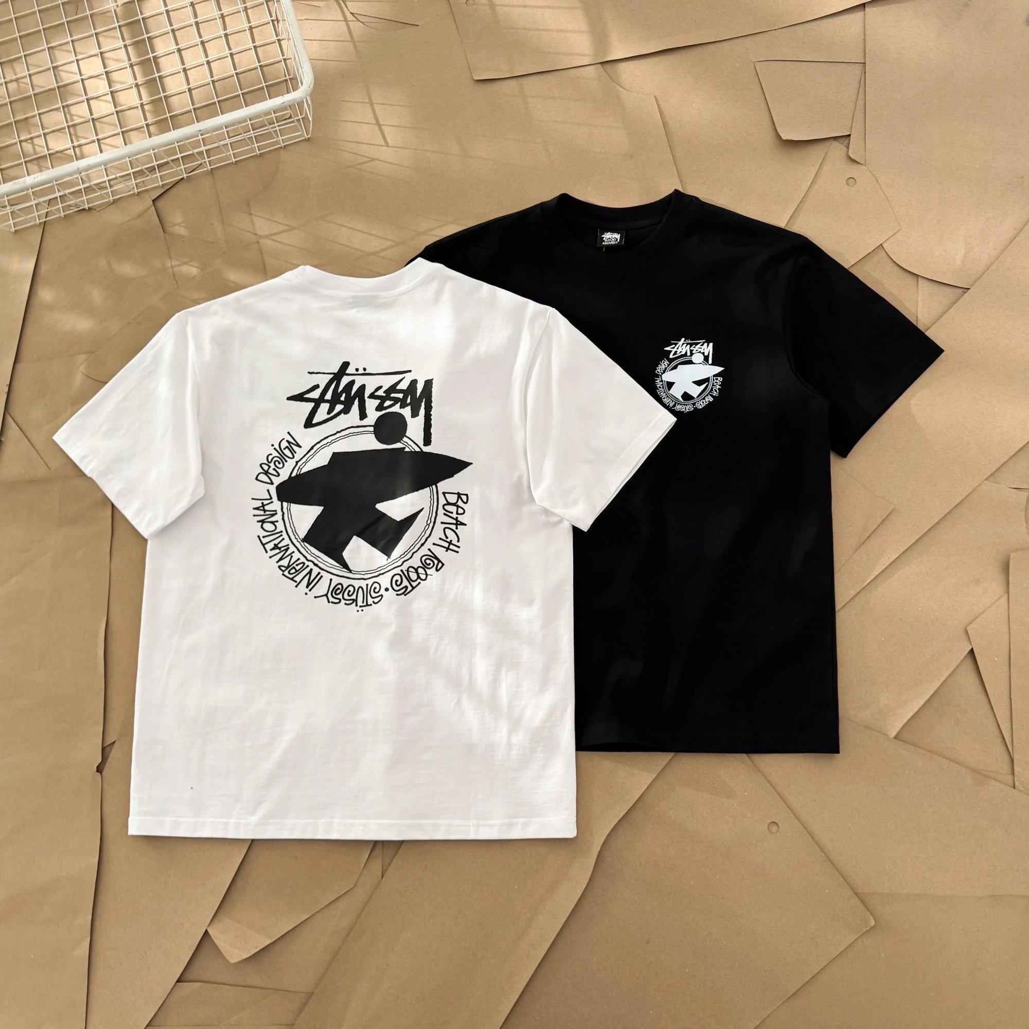 Stussy斯图西滑板小人印花短袖T恤  047

标准版型
男女同款
纯棉260g双纱纯棉面料 透气性 舒适性 功能性全部都做到了极致
前后的印花图案都是进口水浆材质 
全