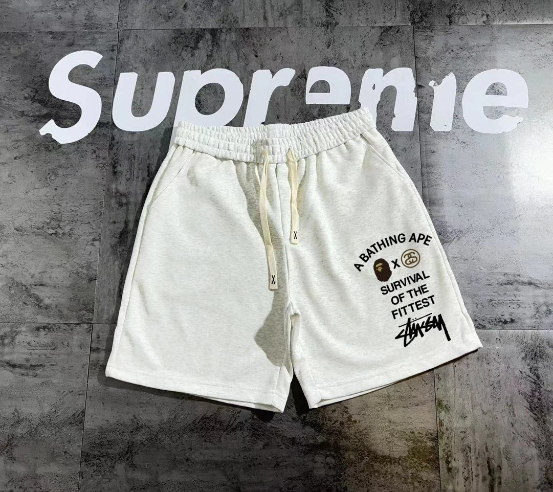 斯图西百搭款 休闲运动情侣短裤面料采用运动空气层面料   透气舒适 版型立体 上身效果好 

印花立体饱满原版品质

三标齐全    情侣款

颜色 白灰色   米色   黑