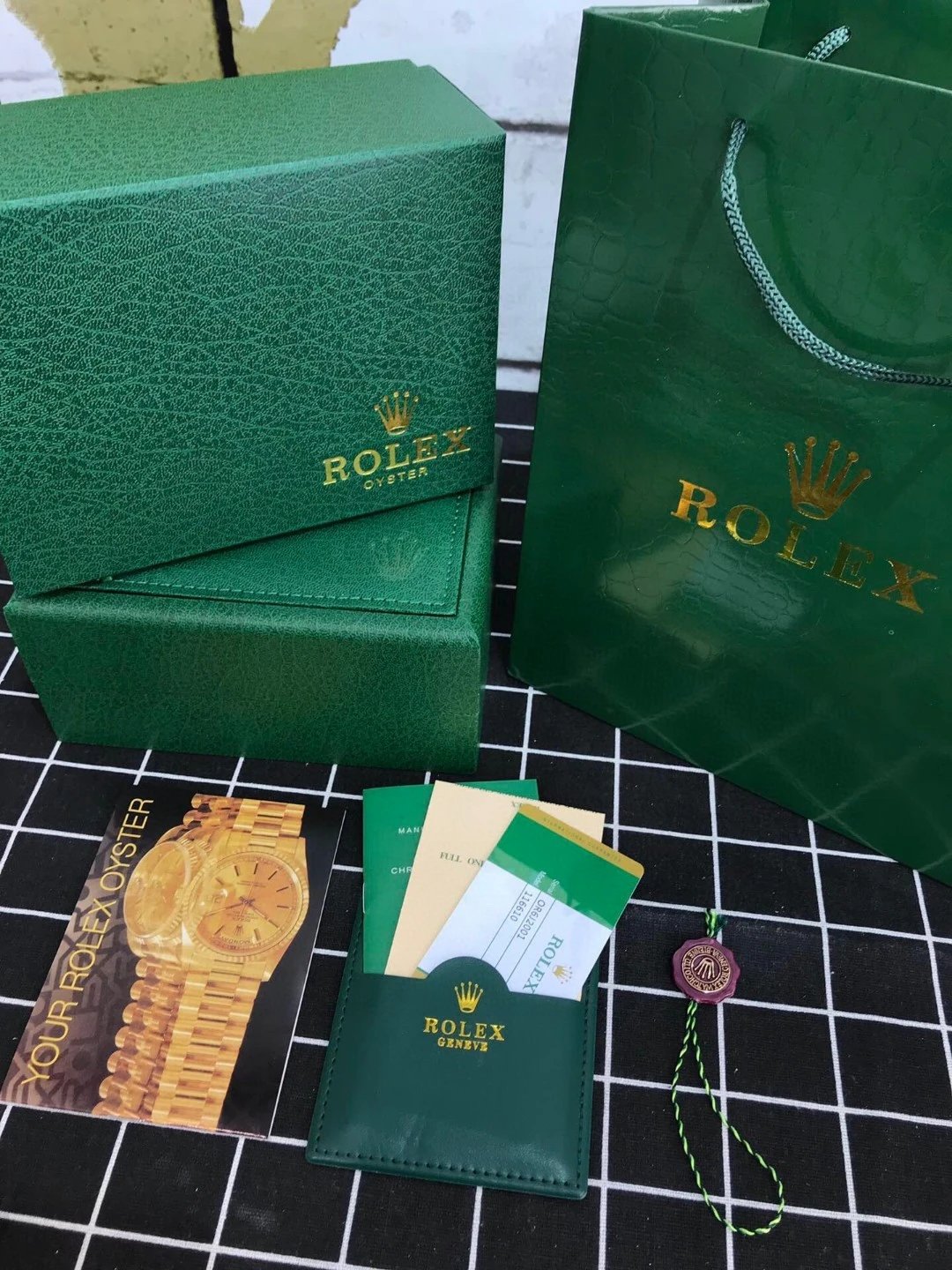 R01EX爆款上新劳潜航者水鬼系列手表男人做梦都想拥有一块劳手表水鬼更是其中的典型代表从水鬼系列诞生到现在现在大家对它的了解都已经很多了总之就是两个字好看
劳力士潜航 7