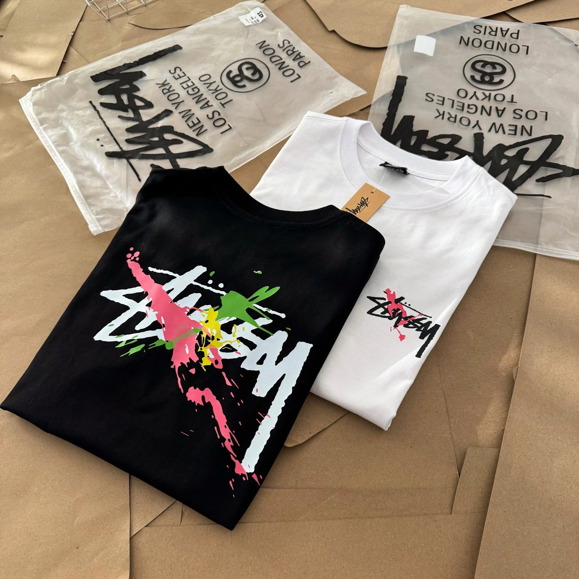 Stussy斯图西经典logo字母泼墨印花短袖T恤  055

标准版型
男女同款
纯棉260g双纱纯棉面料 透气性 舒适性 功能性全部都做到了极致
前后的印花图案都是进口水浆