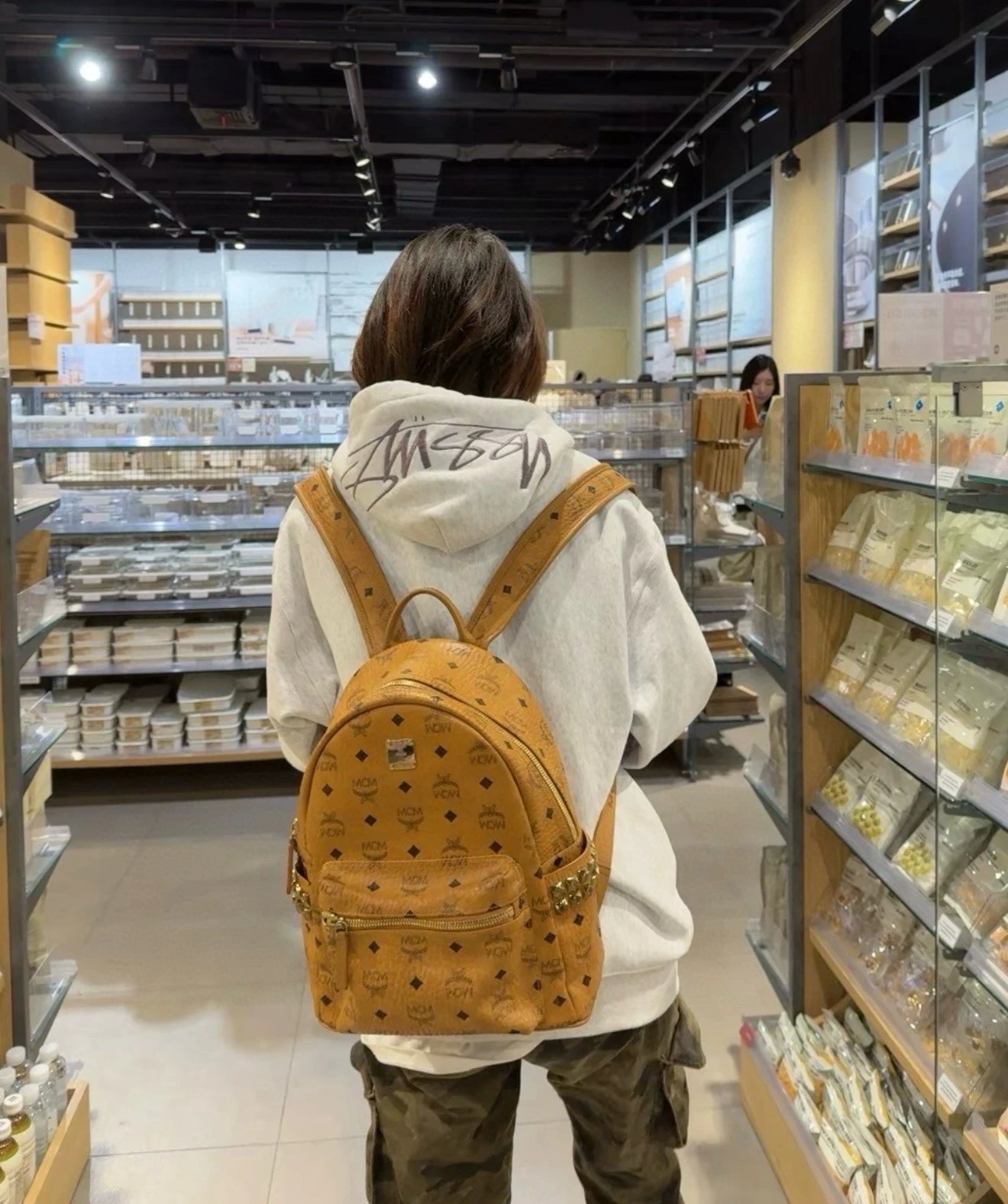 Stussy 斯图西秋冬款字母系列 刺绣字母logo连帽卫衣WY067 男女同款

招牌 宽松版型
无性别风格商品 男女同款
加绒面料
街头潮流Stussy始于海滩文化从冲浪玩到滑 14