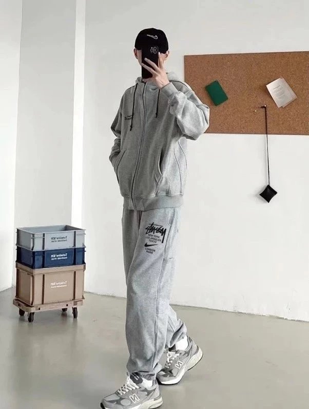 斯图西耐克联名卫裤
2021爆款stussy x nike斯图西联名耐克长裤男女同款高品质
面料300克纯棉毛圈面料触感细腻舒适柔软抗起球
印花进口印花浆料高清印花图案清晰不开裂 2