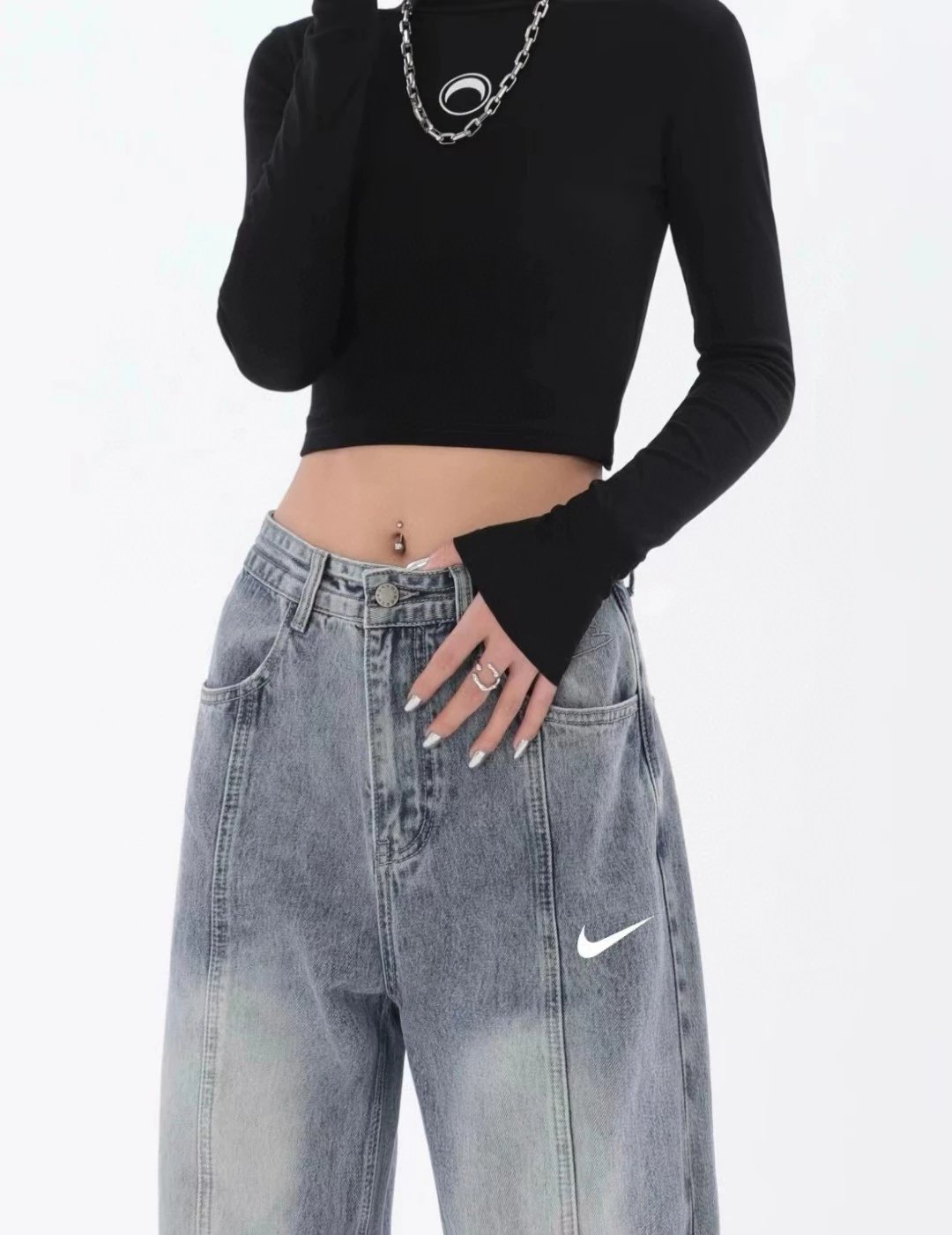 耐克NIKE牛仔裤淡蓝色水洗牛仔复古拼色高质量百搭长裤情侣款起球赔3件不舒适赔4件
区别市场低密度面料细节可见 
表面采用柔软进口水洗紧致牛仔面料
不管 5