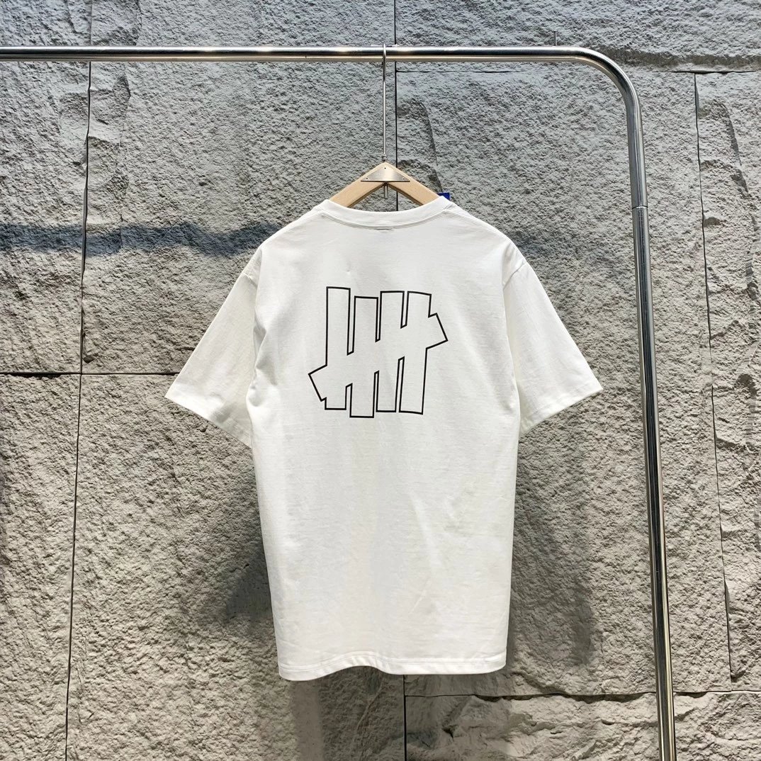 Undefeated五道杠美潮高端T恤短袖男女情侣可穿街头潮流260克纯棉高品质镂空五道杠款
m肩宽51胸围110衣长69袖长60110130斤
L肩宽53胸围115